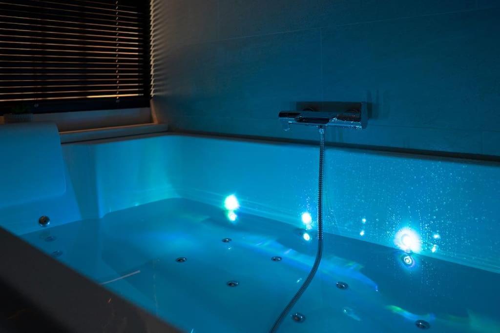 Suite De Luxe Jacuzzi Balneo,King Size Bed Collobrières Eksteriør billede