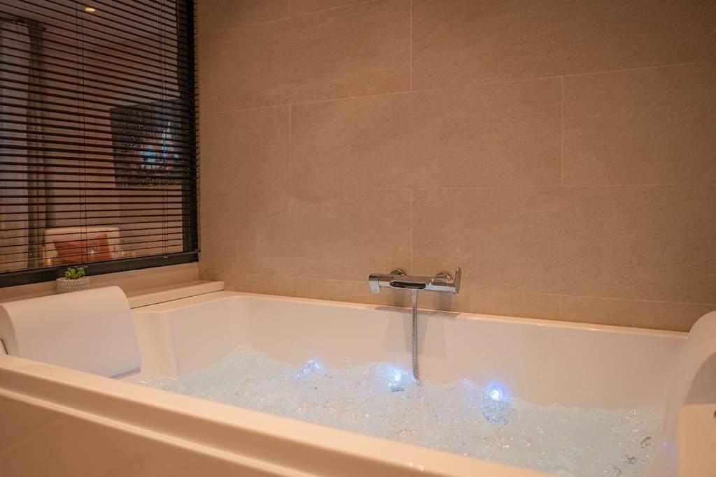 Suite De Luxe Jacuzzi Balneo,King Size Bed Collobrières Eksteriør billede